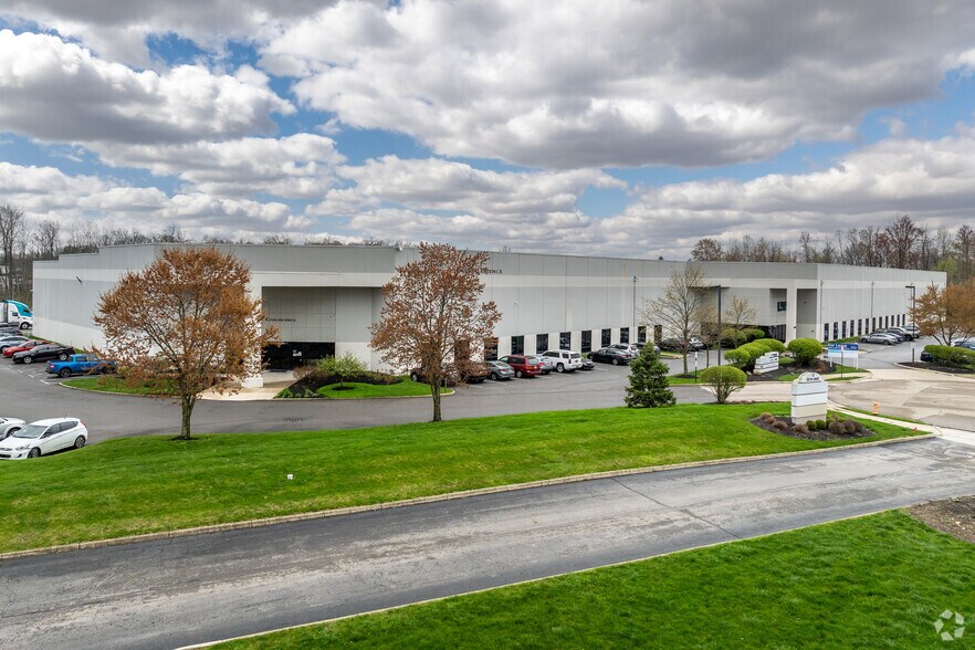 More Photos Of 3445-3455 Millennium Ct, Columbus Distribution For Lease