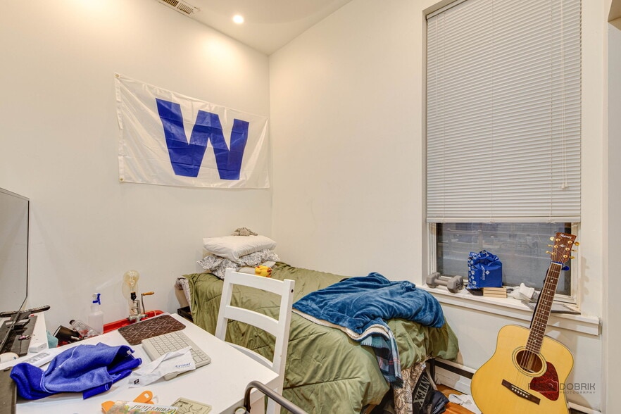 More Photos Of 902 W Newport Ave, Chicago Apartments For Sale