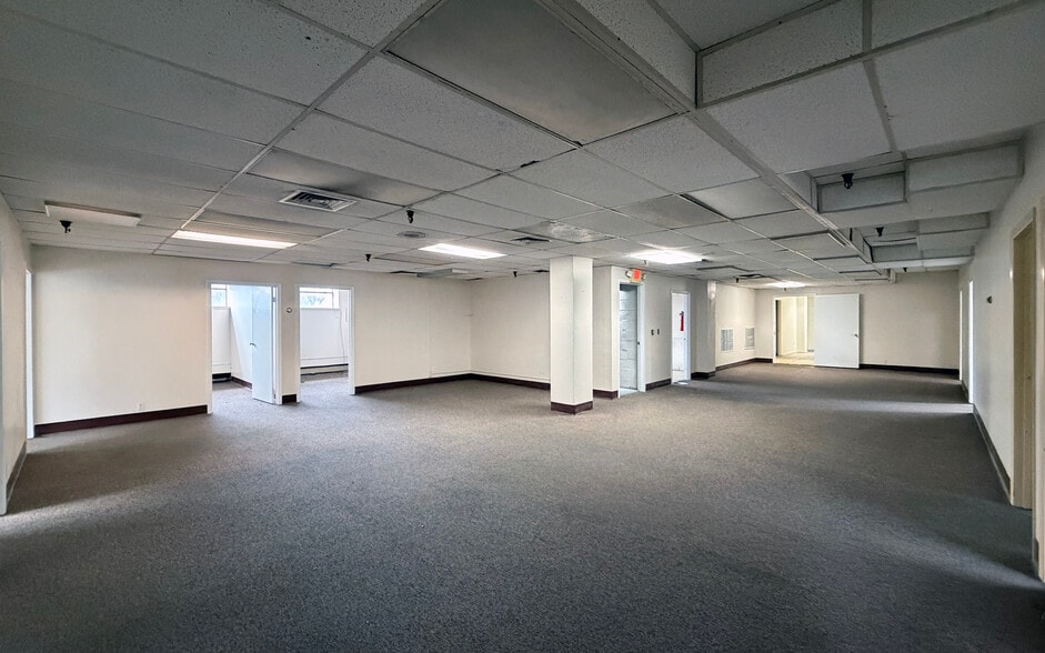 More Photos Of 150 N Macquesten Pky, Mount Vernon Warehouse For Lease