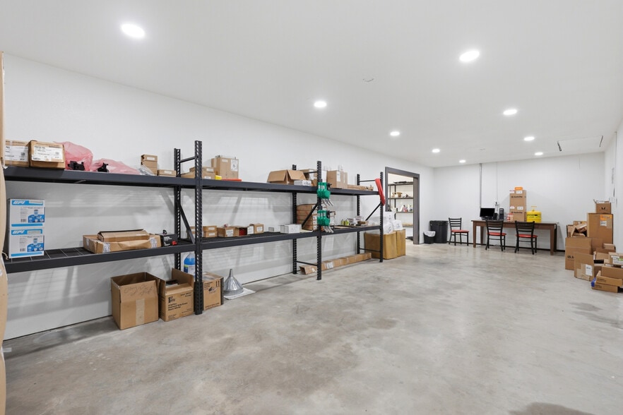 More Photos Of 11700 Sturgis Rd, Summerset Warehouse For Sale