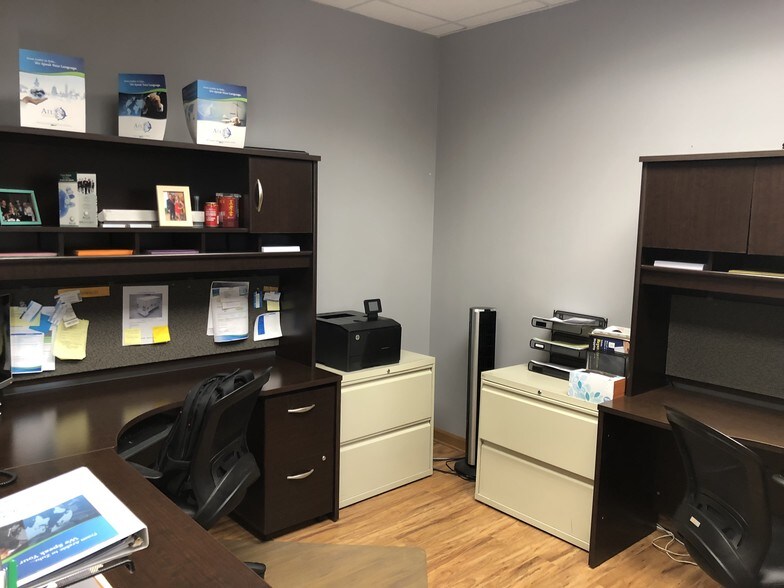More Photos Of 820 E Terra Cotta Ave, Crystal Lake Office For Sale