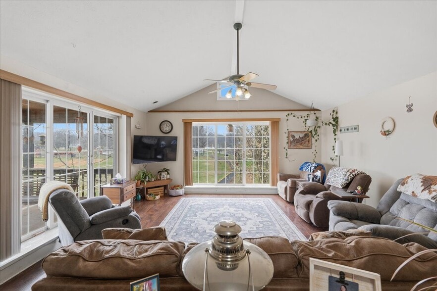 More Photos Of 1515 Washington Blvd, Belpre Manufacturing For Sale