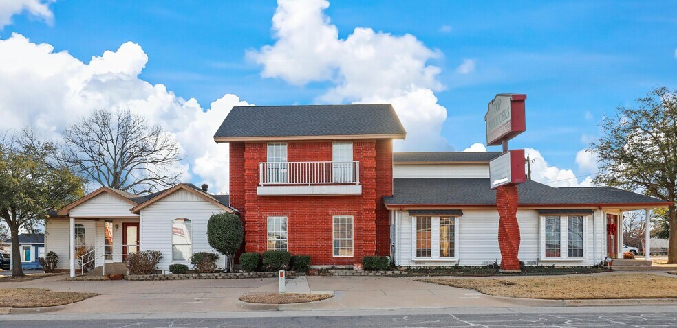 Primary Photo Of 145 NW Ellison St, Burleson Freestanding For Sale