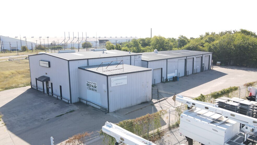 More Photos Of 2570 Berner St, Fort Worth Service For Sale