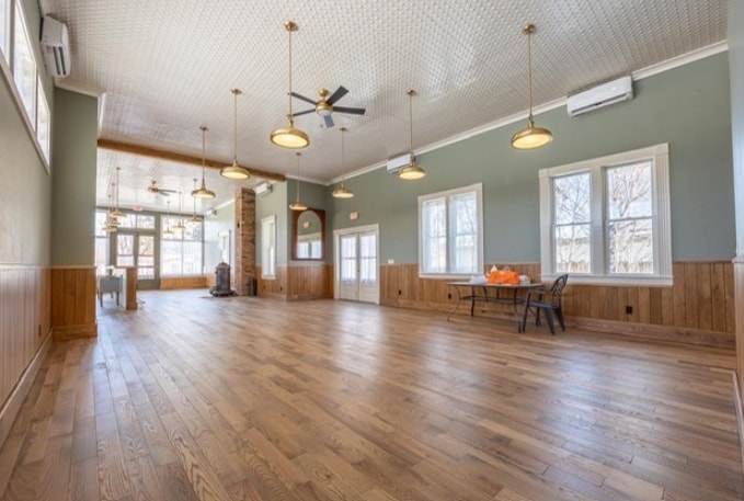 More Photos Of 540 Clinton St, Ridgway Restaurant For Lease