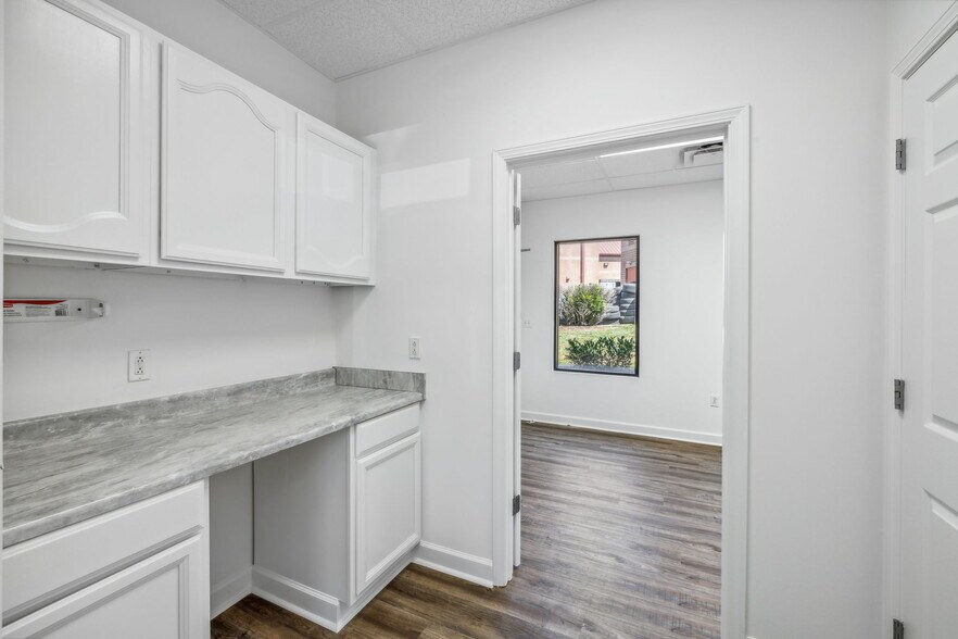 More Photos Of 106 Mission Ct, Franklin Office For Sale
