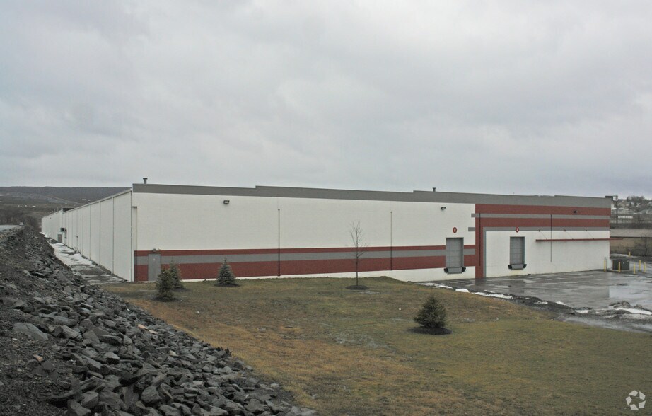 More Photos Of 1026 Reeves St, Dunmore Warehouse For Lease