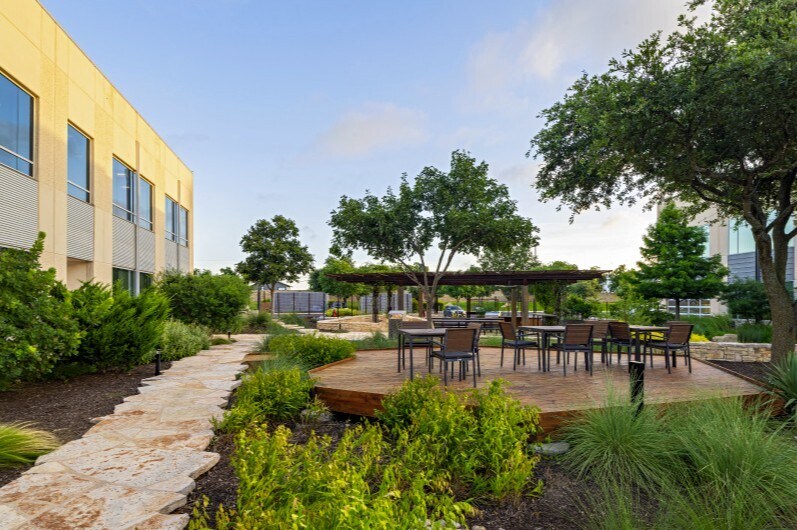 More Photos Of 810 Hester's Crossing, Round Rock Office For Lease