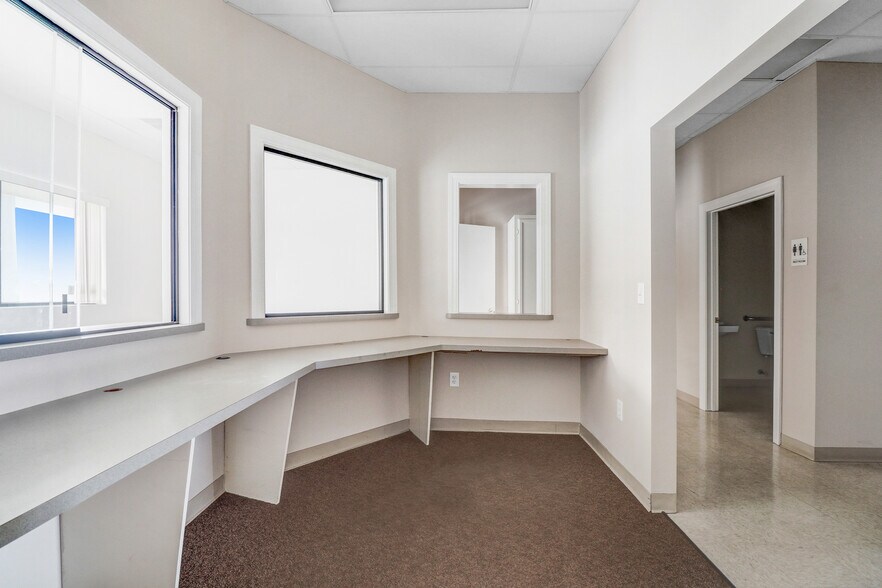 More Photos Of 1990 Woodridge Park Rd, Greenville Research And Development For Lease