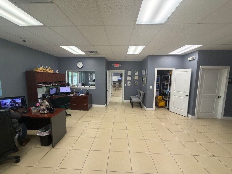 More Photos Of 3519 Plover Ave, Naples Warehouse For Lease