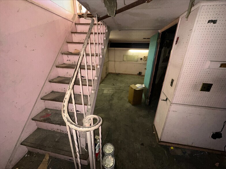 More Photos Of 8-10 Irving Pl, Woodmere Storefront Retail Office For Lease