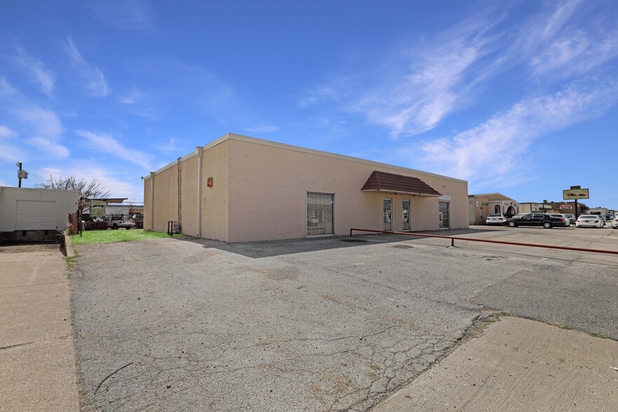 More Photos Of 3616-3618 Dividend Dr, Garland Manufacturing For Sale
