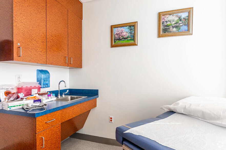 More Photos Of 630 Broad St, Carlstadt Medical For Sale