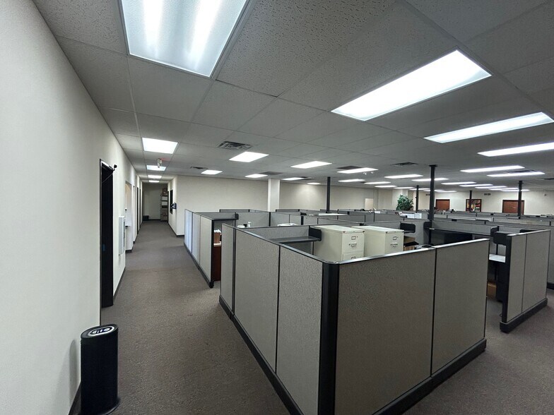 More Photos Of 801-833 Greenview Dr, Grand Prairie Showroom For Lease