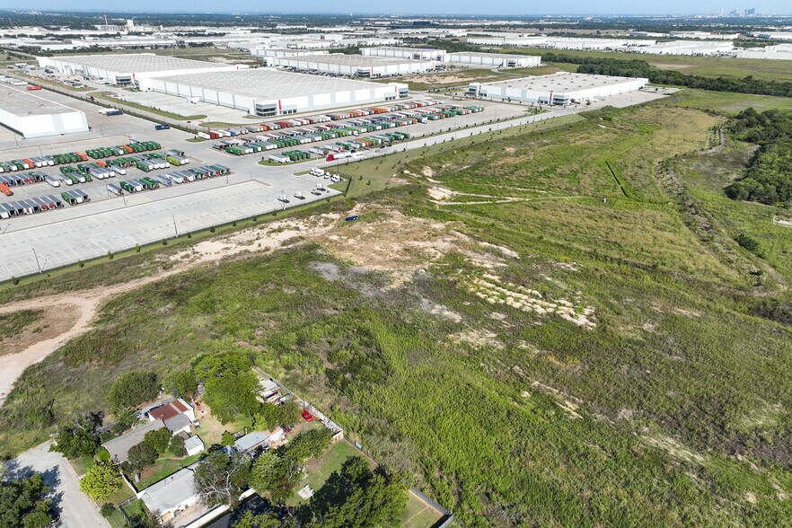 More Photos Of 7500-7601 Oak Grove Rd, Fort Worth Distribution For Lease