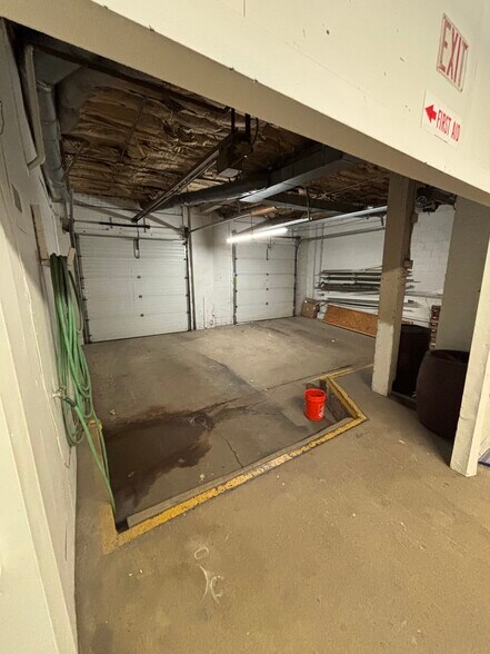 More Photos Of 1495 Keosauqua Way, Des Moines Service For Lease