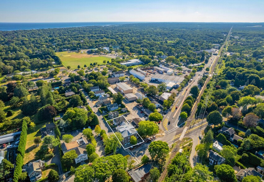 More Photos Of 105-107 Newtown Ln, East Hampton Storefront Retail Residential For Sale