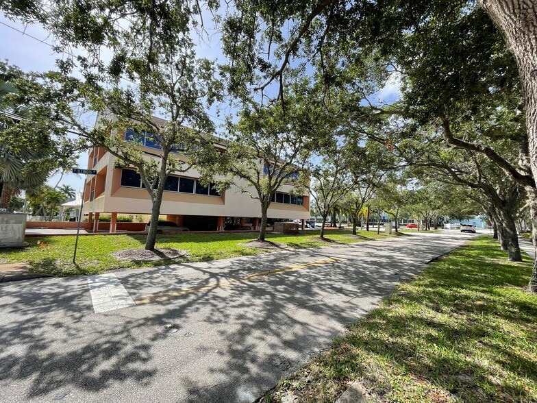 More Photos Of 500 SE Osceola St, Stuart Medical For Sale