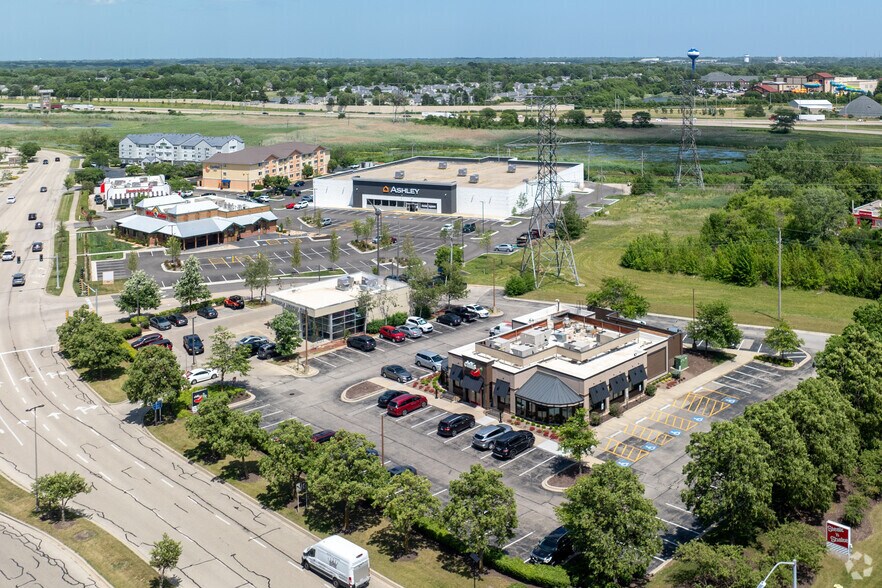 More Photos Of 6030 Grand Ave, Gurnee Restaurant For Sale