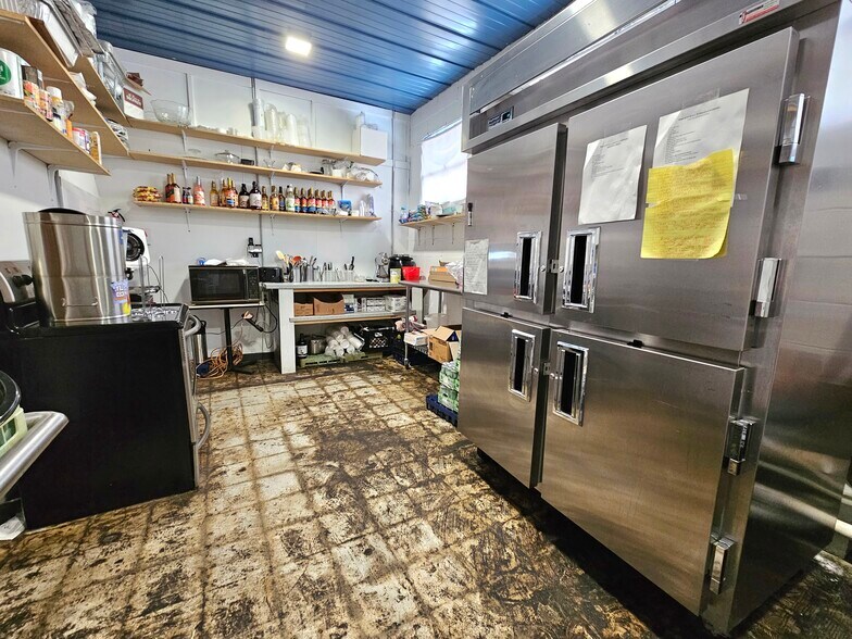 More Photos Of 623 Nat'l Ave, West Terre Haute Flex For Sale