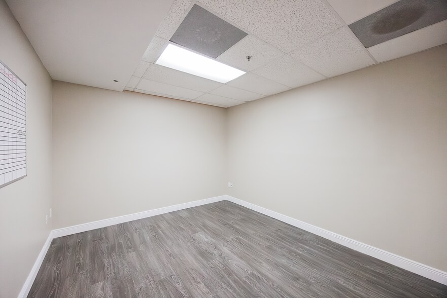 More Photos Of 4050 Westgate Ave, West Palm Beach Showroom For Lease