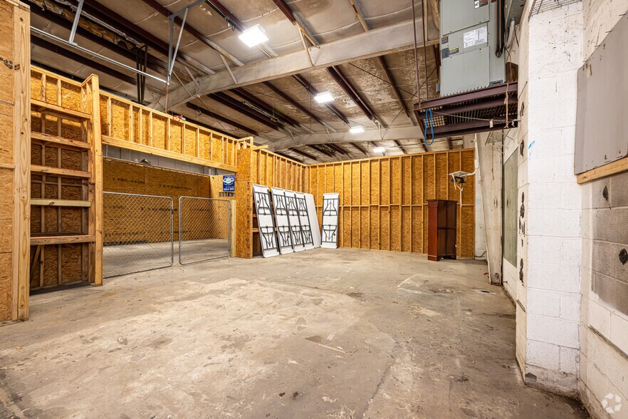 More Photos Of 1018 Central Ave, Metairie Coworking Space