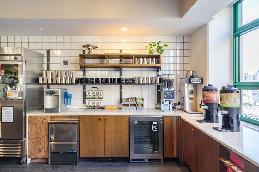 More Photos Of 77 Sands St, Brooklyn Office For Lease