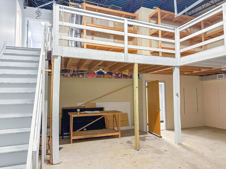 More Photos Of 406 E Pennsylvania Blvd, Feasterville Trevose Light Distribution For Lease