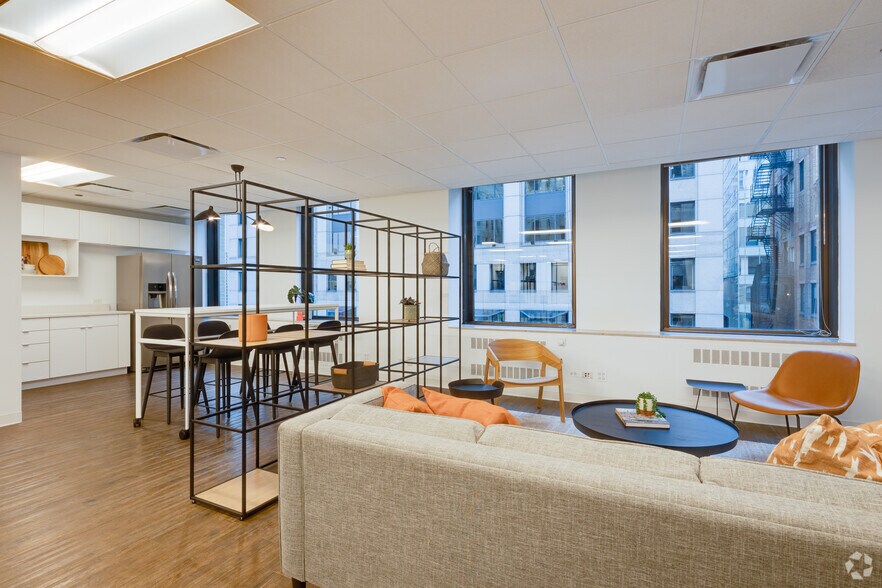 More Photos Of 205 W Wacker Dr, Chicago Office For Sale
