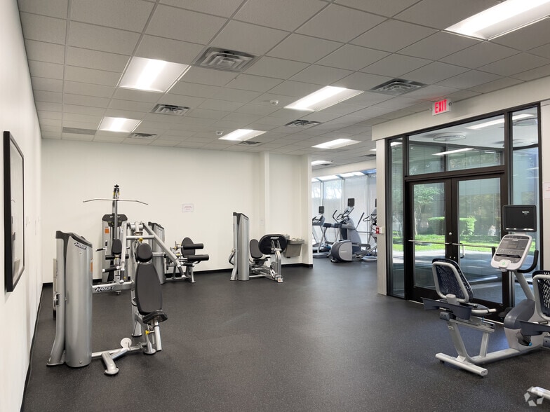 More Photos Of 8000 IH-10 W, San Antonio Unknown For Lease