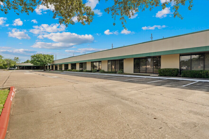 More Photos Of 11200-11248 Wilcrest Green Dr, Houston Unknown For Lease