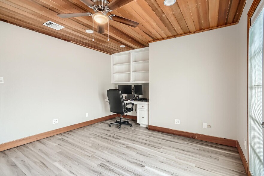 More Photos Of 11204 Bluff Bend Dr, Austin Light Manufacturing For Sale