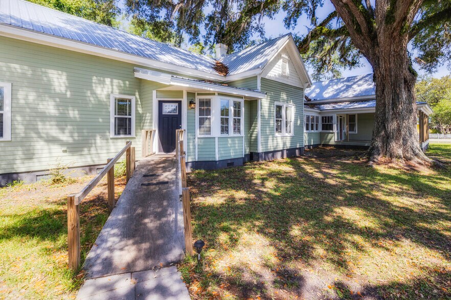 More Photos Of 290 E King Ave, Kingsland Office For Sale