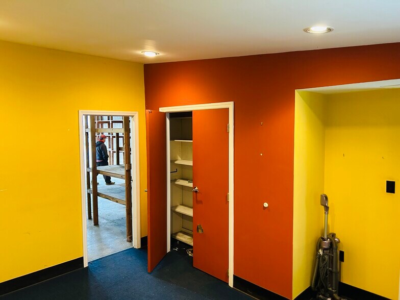 More Photos Of 23 Skillman St, Roslyn Flex For Lease