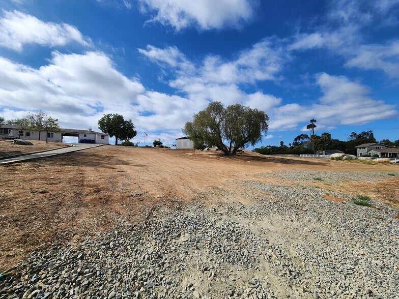 More Photos Of 1060 Crest View Rd, Vista Land For Sale