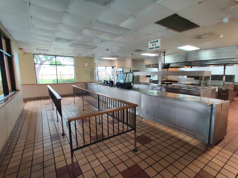 More Photos Of 17721 NW 27th Ave, Miami Gardens Restaurant For Lease