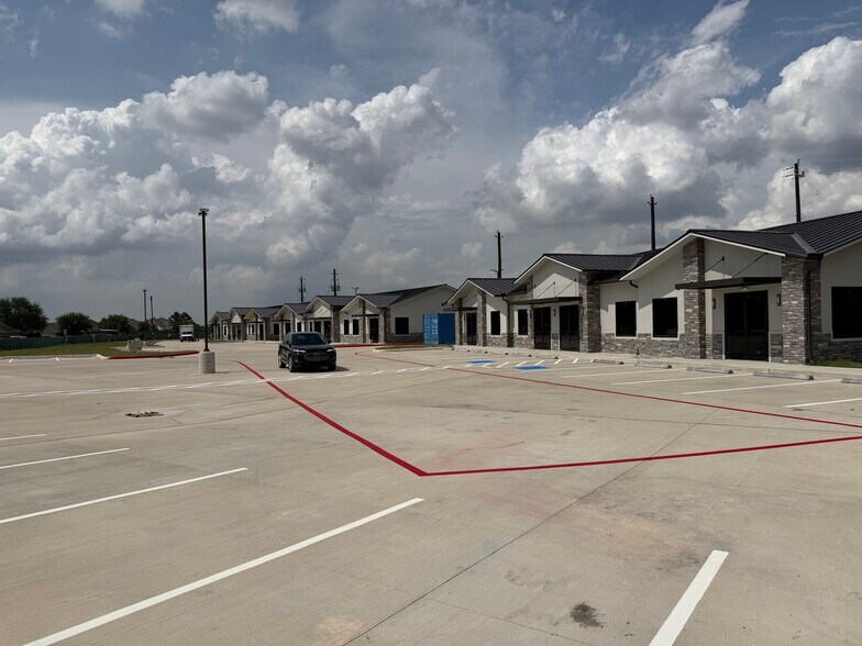 More Photos Of 1849 Forest Park Ln, Pearland Medical For Lease