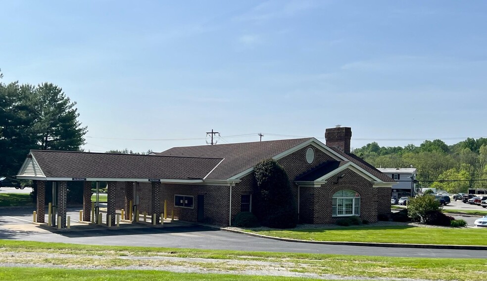 Primary Photo Of 565 Baltimore Pike, Avondale Bank For Lease