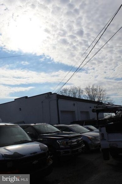 More Photos Of 706 N East St, Frederick Auto Repair For Lease
