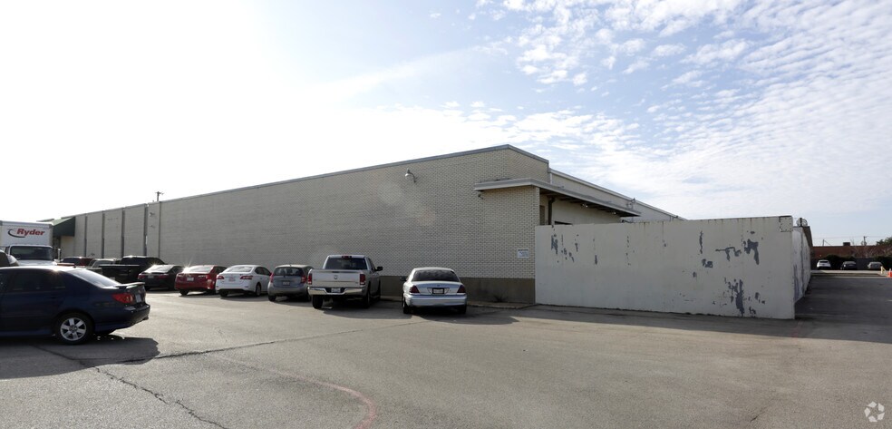 More Photos Of 8505 Chancellor Row, Dallas Industrial For Lease