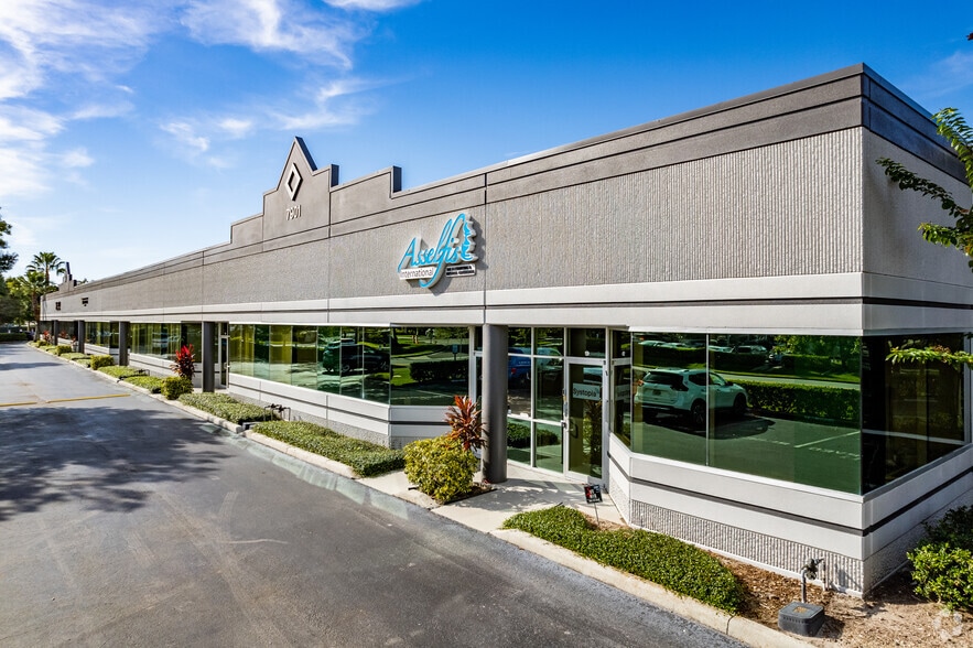 More Photos Of 7901 Kingspointe Pky, Orlando Showroom For Sale