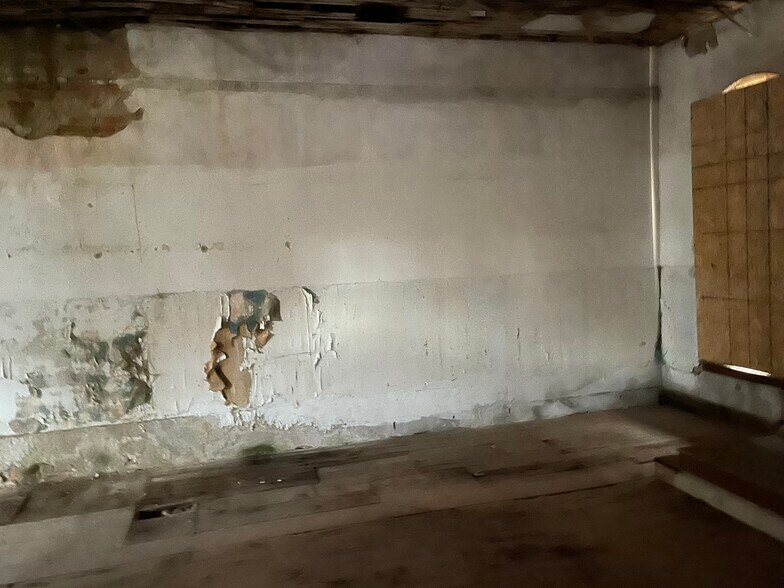 More Photos Of 60-64 Saline St, Petersburg Storefront Retail Residential For Sale