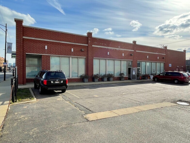 More Photos Of 1970 N Clybourn Ave, Chicago General Retail For Sale