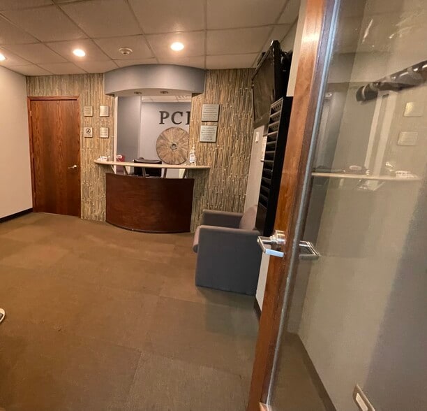 More Photos Of 1550 N Northwest Hwy, Park Ridge Medical For Lease