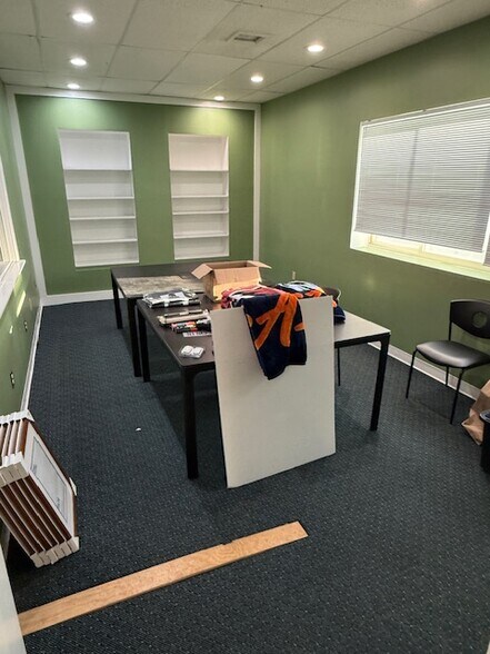 More Photos Of 90 Woodmont Rd, Milford Warehouse For Lease