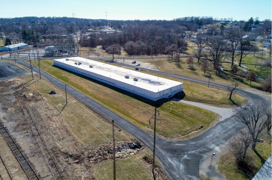 More Photos Of 1015 W Jefferson St, Vandalia Warehouse For Lease