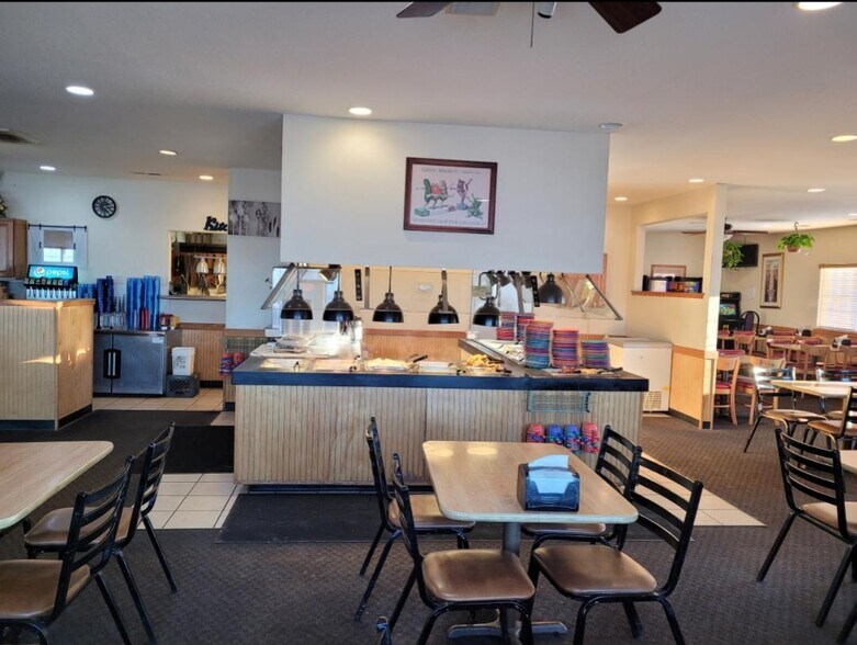 More Photos Of 1703 Oak St, Canton General Retail For Sale