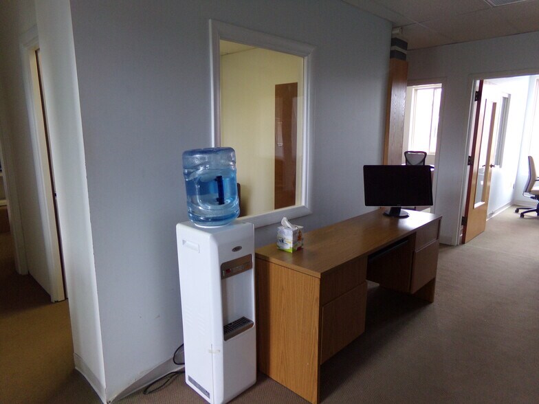 More Photos Of 22648 Glenn Dr, Sterling Office For Sale