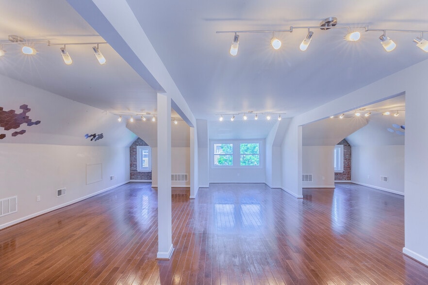 More Photos Of 449 N Euclid Ave, Saint Louis Office For Lease