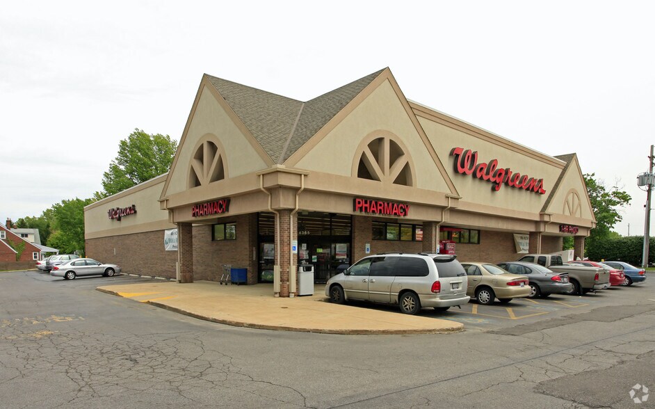 Primary Photo Of 4365 Mayfield Rd, South Euclid Drugstore For Lease
